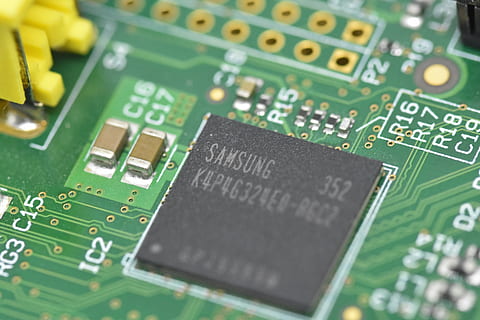 산딸기, 컴퓨터, 판, 전자 제품, 프로세서, CPU, 칩, 전자 산업, 산업, 회로 기판, 과학 기술, 컴퓨터 칩, 컴퓨터 장비, 복잡성, 닫다, 아무도, 채색, 통신, 배경, 컴퓨터 부분, 마더 보드, 장비, 극단적 인 근접 촬영, 연결, 선택적 포커스, 번호, 전기 부품, 전기 장비, 전자 제품 가게, 5K, CC0, 공개 도메인, 로열티 무료