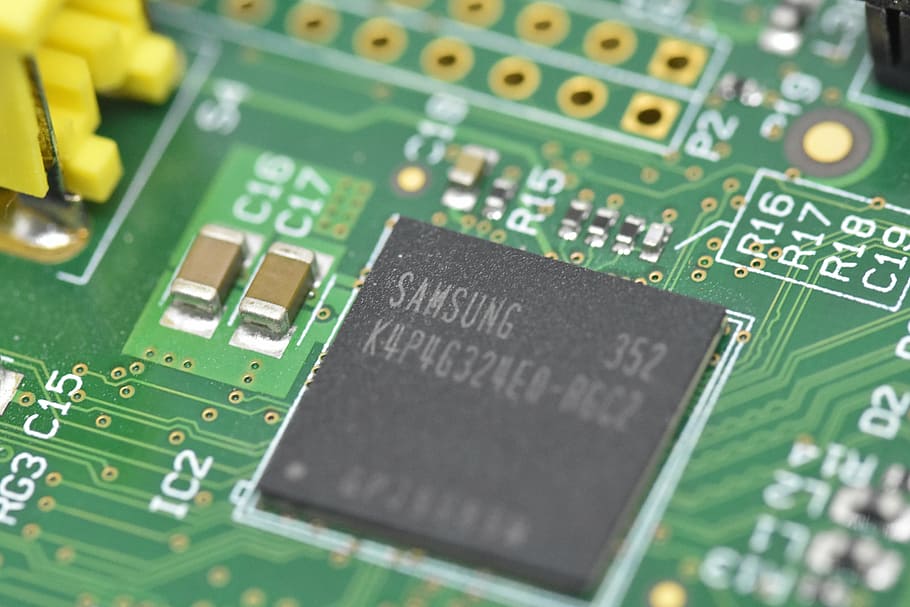 gerds, ordinador, pissarra, electrònica, processador, CPU, xip, indústria electrònica, indústria, targeta de circuits, tecnologia, xip d’ordinador, equips informàtics, complexitat, primer pla, cap gent, color verd, comunicació, fons, part de l’ordinador, placa base, equipament, primer pla extrem, connexió, enfocament selectiu, nombre, component elèctric, equipament elèctric, botiga d'electrònica, 5K