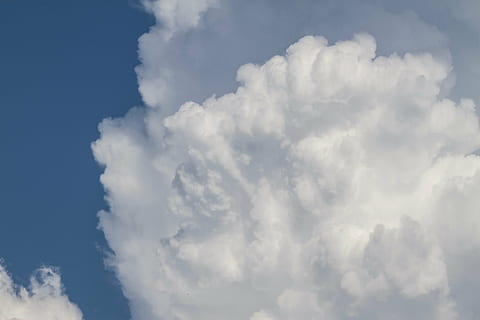 Wolken, Wolken bilden sich, Wolkenberg, Kumuluswolken, Wolke von Haufen von, Gewitter, Himmel, Natur, Blau, Wetter, Tag, wolke - himmel, draußen, Luft, Hintergründe, Klima, Sommer-, Kumuluswolke, Wolkengebilde, Weiß, Schönheit in der Natur, Szenen - Natur, weiße Farbe, keine Leute, Ruhe, ruhige Szene, idyllisch, Flachwinkelansicht, flauschige, Weichheit, Meteorologie, 5K, CC0, gemeinfrei, lizenzfrei