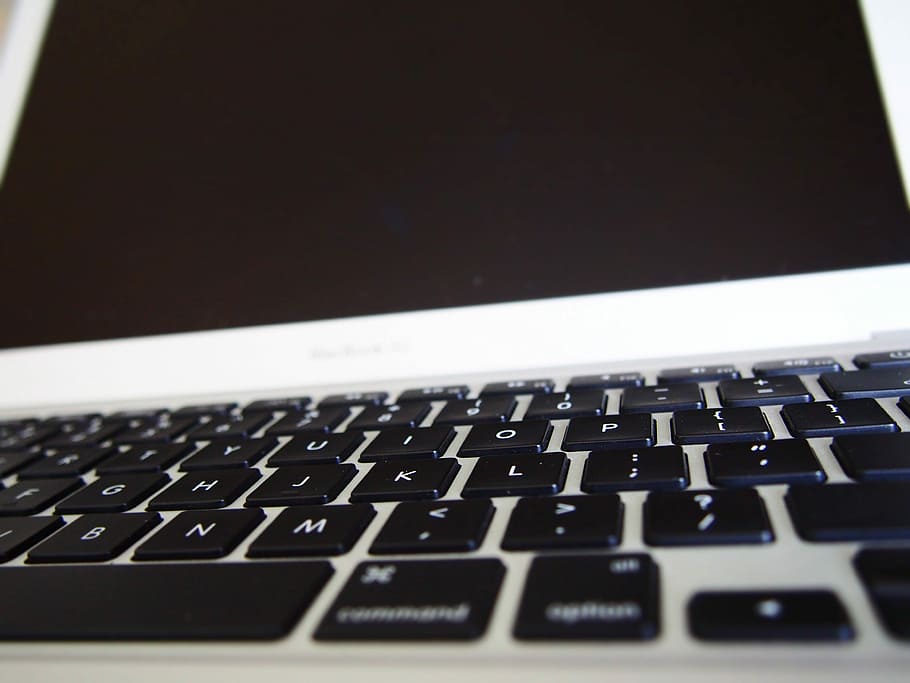bærbar computer, computerteknologi, skærm, bærbar, computer, teknologi, tastatur, pc, notesbog, mobil, transportabel, trådløs teknologi, computer tastatur, computer nøgle, computerudstyr, meddelelse, tæt på, forbindelse, indendørs, computer del, alfabet, brev, sort farve, ingen mennesker, tekst, bærbar informationsenhed, internet, elektrisk udstyr, computer kriminalitet, 4K