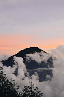 senja hingga subuh, foto siluet, berawan, gunung, matahari terbenam, matahari terbit, awan, pemandangan, langit, keindahan di alam, scenics - alam, adegan yang tenang, ketenangan, awan - langit, tidak ada orang, alam, pohon, idilis, adegan non-urban, menanam, bayangan hitam, kabut, warna oranye, lingkungan Hidup, di luar rumah, 4K, CC0, domain publik, bebas royalti