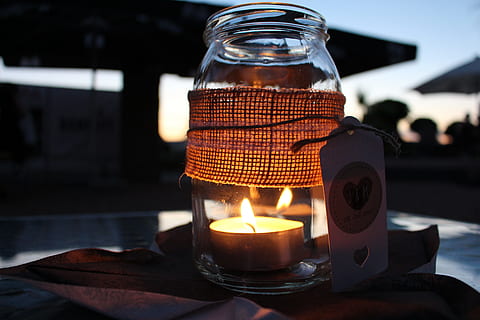 tealight, deco, WindLight, romantico, ardente, cibo e bevande, fuoco, candela, fiamma, bere, concentrarsi sulle conoscenze acquisite, rinfresco, avvicinamento, calore - temperatura, fuoco - fenomeno naturale, in casa, nessuno, contenitore, bicchiere, natura, illuminato, attrezzature domestiche, tavolo, spuntino, lampada elettrica, 5K, CC0, dominio pubblico, privo di copyright