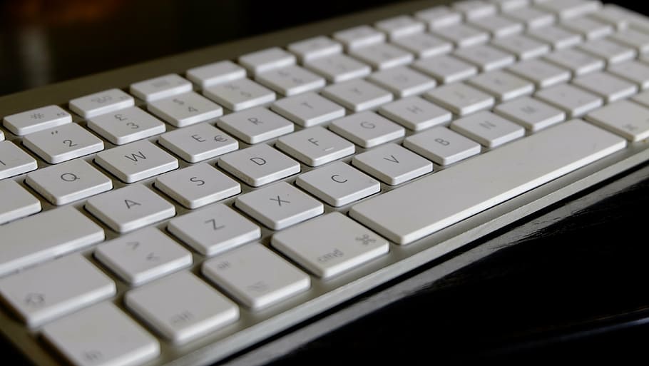 nærbillede foto, æble, trådløs, tastatur, hardware, computer, computerudstyr, teknologi, meddelelse, tæt på, computer del, computer tastatur, alfabet, trådløs teknologi, indendørs, computer nøgle, brev, forbindelse, ingen mennesker, tekst, bærbar, selektiv fokusering, internet, computer netværk, sølvfarvet, trykknap, global kommunikation, 4K