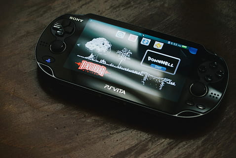 schwarz, sony ps vita, braun, hölzern, Oberfläche, gedreht, Spiel, Sony, Bildschirm, Technik, downwell, Technologie, Kommunikation, drinnen, Nummer, kabellose Technologie, keine Leute, High Angle View, Nahansicht, tragbares Informationsgerät, Verbindung, Tabelle, Auto, Text, Steuerung, Kraftfahrzeug, Smartphone, Mobiltelefon, Transportmittel, westliche Schrift, Studioaufnahme, elektrische Ausrüstung, 4K, CC0, gemeinfrei, lizenzfrei