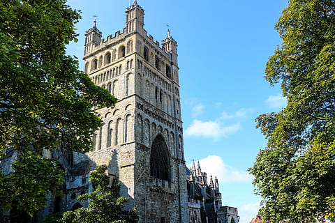 exeter, katedral, İngiltere, mimari, düşük açılı görünüş, yapılı yapı, dış yapı, gökyüzü, ağaç, bitki, doğa, bina, geçmiş, Tarihçe, gün, insansız, kule, seyahat yerleri, büyüme, eski, Kent, Güneş ışığı, seyahat, 5K, CC0, kamu malı, telif ücretsiz