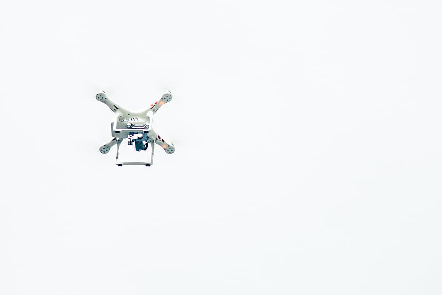 quadcopter blanc, blanc, drone, cel, gris, quadcopter, captura de pantalla, volant, vehicle aeri, helicòpter, avió, aire, hèlix, transport, tecnologia, joguina controlada a distància, vigilància, equipament de suports, fons blanc, cap gent, tir de l'estudi, germà gran - concepte orwelliano, còpia espai, futurista, càmera - equip fotogràfic, a l'aire, a l'interior, seguretat, temes de fotografia, control, tecnologia sense fils, càmera de seguretat, connexió, sol objecte, 5K