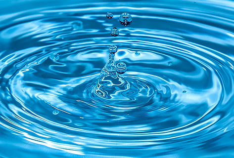 acqua di foto timelapse, gocce, acqua, livello, increspato, far cadere, movimento, concentrico, spruzzi, blu, natura, avvicinamento, nessuno, freschezza, purezza, caduta, cibo e bevande, all'aperto, Archivio storico, sfondi, rinfresco, fotogramma intero, spruzzi di gocce, pioggia, pulito, 5K, CC0, dominio pubblico, privo di copyright