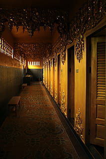 perspectiva, endins, edifici, estructura, construcció, sostre, llum, materials, or, fusta, Tailàndia, religió, línies, banys, serveis, misteri, soledad, drama, obert, tancat, llums, arquitectura, il·luminat, porta, cap gent, luxe, nit, estructura construïda, el camí a seguir, direcció, equips d’il·luminació, entrada, exterior de l'edifici, buit, a l'aire lliure, absència, decoració, casa, finestra, llum elèctrica, ornamentat, 4K, CC0, domini públic, lliure de regalies