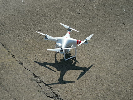 quadcopter, trântor, model, nou venit, elice, rotoare, a zbura, model elicopter, decolare, vehiculul aerian, transport, supraveghere, zi, zbor, mijloc de transport, nici o persoana, Securitate, tehnologie, militar, lumina soarelui, avion, umbră, mişcare, Industrie aerospatiala, natură, forța aeriană, vedere în unghi mare, armată, 2K, CC0, domeniu public, fără drepturi de autor