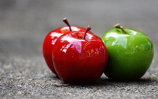 manzanas, de cerca, delicioso, dieta, comida, Fresco, frutas, crecer, sano, jugoso, nutrición, brillante, naturaleza muerta, dulce, sabroso, alimentación saludable, comida y bebida, bienestar, rojo, Fruta, frescura, enfoque selectivo, nadie, adentro, vegetal, manzana - fruta, material de madera, estilo de vida saludable, naturaleza, color verde, gris, centrarse en primer plano, maduro, 5K, CC0, dominio público, libre de derechos