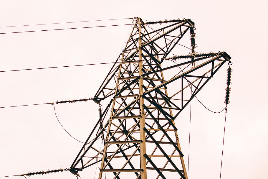 braun, Metall, elektrisch, Post, Gelb, Stahl-Strommast, Pylon, Struktur, Elektrizität, Kabel, Leitungen, Technologie, Kraftstoff- und Stromerzeugung, Strommast, Verbindung, Netzteil, die Architektur, gebaute Struktur, keine Leute, Himmel, Flachwinkelansicht, Stromleitung, Natur, draußen, Tag, Kommunikation, Industrie, klarer Himmel, Träger, globale Kommunikation, Legierung, stehlen, Baumaschinen, elektrische Ausrüstung, Struktureffekt, 5K