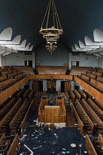 aereo, vista, Marrone, di legno, camera, lampadario, costruzione, interno, vecchio, in putrefazione, distrutto, Cestinati, Chiesa, architettura, struttura costruita, nessuno, in casa, legno - materiale, posto a sedere, luogo di culto, vista dall'alto, grande gruppo di oggetti, destinazioni di viaggio, di fila, religione, giorno, banco, cultura artistica e intrattenimento, assenza, 5K, CC0, dominio pubblico, privo di copyright