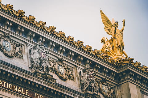 ciudad, Art º, punto de referencia, edificio, arquitectura, paisaje urbano, exterior, fachada, sitio famoso, oro, patrimonio, histórico, Tiro de ángulo bajo, florido, al aire libre, escultura, Turismo, estatua, piedra, urbano, destinos de viaje, estructura construida, Arte y artesanía, representación, representación humana, exterior del edificio, el pasado, vista de ángulo bajo, historia, nadie, naturaleza, cielo, 4K, CC0, dominio público, libre de derechos