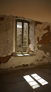 chiuso, bianca, vetro con cornice metallica, finestra, rovinare, rotto, danneggiato, costruzione, vecchio, Casa, abbandonato, telaio, intemperie, anziano, vuoto, rovinato, Vintage ▾, distruzione, storico, camera, luce del sole, in casa, architettura, giorno, nessuno, struttura costruita, caratteristica della parete, declino, corri giù, obsoleto, vetro - materiale, deterioramento, pavimentazione, 5K, CC0, dominio pubblico, privo di copyright