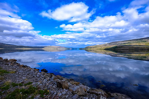 Meer, Landschaft, Natur, Himmel, Strand, Wolken, Tageslicht, Gras, Horizont, Insel, See, Berg, Ozean, draußen, Reflexion, Fluss, Felsen, szenisch, Sommer-, Reise, Wasser, wolke - himmel, Szenen - Natur, Schönheit in der Natur, Ruhe, ruhige Szene, Umgebung, Blau, keine Leute, Nicht-städtische Szene, Tag, Rock, solide, fließendes Wasser, Lagune, 4K, CC0, gemeinfrei, lizenzfrei