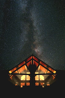 negre, blanc, edifici, cel, marró, finestra, llum, estrella, nit, tarda, astrofotografia, casa, buscant, planeta, Via Làctea, cabina, yosemite, cel nocturn, estrella - espai, espai, astronomia, arquitectura, estructura construïda, vista d’angle baix, galàxia, camp estel·lar, naturalesa, escenics - natura, cap gent, il·luminat, infinit, bellesa a la natura, silueta, exterior de l'edifici, constel · lació, espai i astronomia, 5K, CC0, domini públic, lliure de regalies
