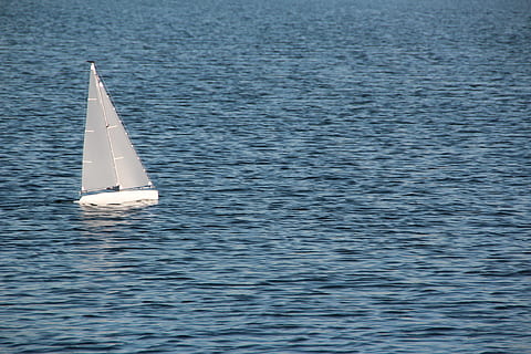 boot, model boat, remote, model ship, remotely controlled, water, sea, sailboat, nautical vessel, sailing, transportation, waterfront, mode of transportation, no people, beauty in nature, nature, scenics - nature, outdoors, blue, day, motion, tranquility, yacht, rippled, yachting, luxury, 5K, CC0, public domain, royalty free