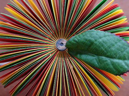 Papier-, Notizblock, Briefpapier, Apfel, bunt, Muster, abstrakt, Unterlagen, Dateien, mehrfarbig, gestreift, Vollbild, keine Leute, Hintergründe, Nahansicht, drinnen, Kunst und Handwerk, Tag, Kreativität, Design, Sicherheit, Schutz, Dekoration, Flachwinkelansicht, Kunst, große gruppe von gegenständen, Decke, 2K, CC0, gemeinfrei, lizenzfrei