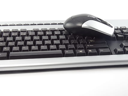 teclado, ratón, hardware, computadora, lugar de trabajo, llave, información, digital, oficina, mecanografía, retroceso, tecnología, ordenador portátil, tecnología inalámbrica, llave de computadora, equipo de computadora, comunicación, conexión, adentro, parte de la computadora, de cerca, nadie, naturaleza muerta, de color negro, Fondo blanco, carta, alfabeto, datos, 2K, CC0, dominio público, libre de derechos