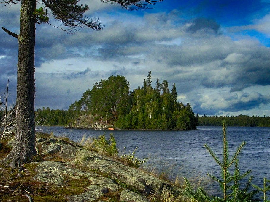 roca afilada, illa, cel, núvols, hdr, llac, aigua, reflexions, bosc, arbres, boscos, línia de costa, estiu, primavera, escènic, arbre, planta, núvol - cel, escenics - natura, bellesa a la natura, escena tranquil·la, tranquil·litat, naturalesa, creixement, dia, cap gent, escena no urbana, terra, idíl·lic, a l'aire lliure, 720P