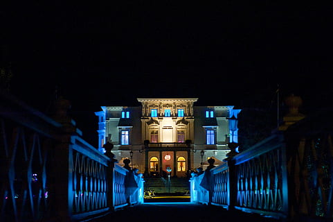 casă, noapte, iluminat, castel, şedere, arhitectură, exteriorul clădirii, construită, echipamente de iluminat, oraș, nici o persoana, natură, lumină - fenomen natural, călătorie, spațiu copie, istorie, clădire, destinații de călătorie, trecutul, mişcare, în aer liber, întuneric, viata de noapte, 4K, CC0, domeniu public, fără drepturi de autor