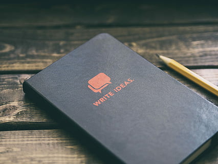 escribir, libro de ideas, marrón, de madera, tablero, lápiz, texto, adentro, mesa, de cerca, naturaleza muerta, nadie, enfoque selectivo, comunicación, material de madera, escritura occidental, documento, papel, día, recordatorio, pasaporte, bolígrafo, vista de alto ángulo, publicación, foto de estudio, 4K, CC0, dominio público, libre de derechos