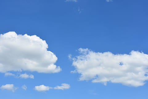núvol, cel, blau, formen núvols, núvol - cel, fons, cloudscape, esponjós, naturalesa, temps, vent, estiu, atmosfera, bellesa a la natura, Color blanc, escenics - natura, medi ambient, bellesa, cap gent, tranquil·litat, color vibrant, meteorologia, netejar, a l'aire lliure, suavitat, resum, brillant, clima, 5K, CC0, domini públic, lliure de regalies