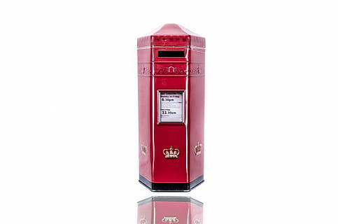rød, mærket, boks, hvid, baggrund, stolpe, Postboks, post, british, letterbox, storbritannien, Royal, brev, Kongerige, gammel, engelsk, søjle, postkasse, isolerede, levering, alderen, rejse, søjle boks, typisk, jern, kuvert, symbol, krone, service, porto, skåret ud, teknologi, hvid baggrund, studio skud, meddelelse, ingen mennesker, forbindelse, indendørs, kopiere plads, enkelt objekt, sikkerhed, tæt på, telefon, ulykker og katastrofer, tekst, telefonboks, brandalarm, 1080P, CC0, offentligt domæne, royaltyfrie