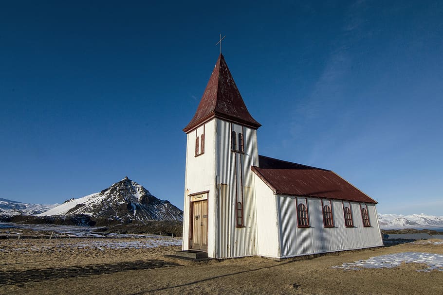 foto, blanc, marró, concret, casa, muntanya, Església, hellnar, hivern, neu, moutain, cel blau, arquitectura, religió, lloc de culte, cel, exterior de l'edifici, estructura construïda, blau, creença, temperatura de fred, edifici, cap gent, naturalesa, espiritualitat, paisatge, a l'aire lliure, muntanya nevada, fletxa, 1080P