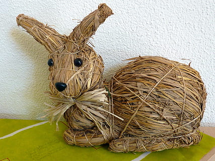 conill de palla, llebre, Pasqua, primavera, vacances, deco, figura, decoratiu, decoració, representació animal, representació, animal, art i artesania, funció de construcció de parets, cap gent, a l'interior, temes d'animals, artesania, creativitat, mamífer, primer pla, cistella, conill - animal, conill de Pasqua, joguina, vímet, 2K, CC0, domini públic, lliure de regalies