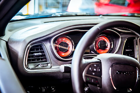 speedometer, turtall, slå, kjøre, kjøring, måler, hastighet, auto, bil, dashbord, ratt, interiør, automotive, styring, kjøretøy, motorkjøretøy, transportmiddel, transport, kontrollpanel, land kjøretøy, bil interiør, bilinteriør, luksus, frontrute, rikdom, innendørs, nærbilde, glass - materiale, reise, sportsbil, 5K, CC0, offentlig domene, opphavsrett gratis