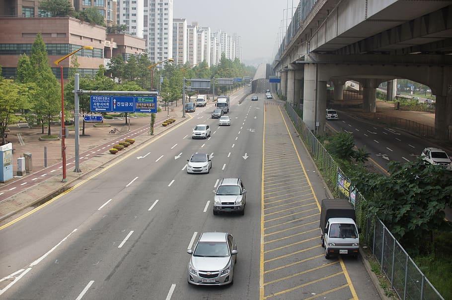 bucheon, carretera, igual que l'anterior, transport, cotxe, automòbil, manera de transport, ciutat, arquitectura, estructura construïda, vehicle terrestre, exterior de l'edifici, símbol, moviment, connexió, carrer, trànsit, en moviment, dia, signe, direcció, marcatge, el camí a seguir, pont - estructura feta per l'home, cap gent, perspectiva decreixent, a l'aire lliure, autopista de carrils múltiples, 4K