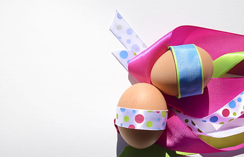 huevos nativos, huevos, feliz, Pascua de Resurrección, primavera, vacaciones, celebracion, blanco, fondo, cinta, rosado, cazar, decoración, vistoso, póster, comida, multi color, naturaleza muerta, adentro, huevo, nadie, foto de estudio, huevo de Pascua, de cerca, papel, Arte y artesanía, Fondo blanco, cinta - artículo de costura, copia espacio, creatividad, variación, 5K, CC0, dominio público, libre de derechos
