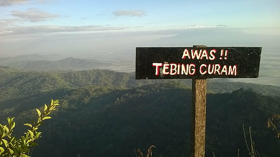watch, cliff, steep, mountain, sign, road Sign, text, communication, western script, beauty in nature, nature, sky, scenics - nature, mountain range, cloud - sky, information, no people, tranquility, plant, day, tranquil scene, landscape, information sign, guidance, outdoors, 2K, CC0, public domain, royalty free