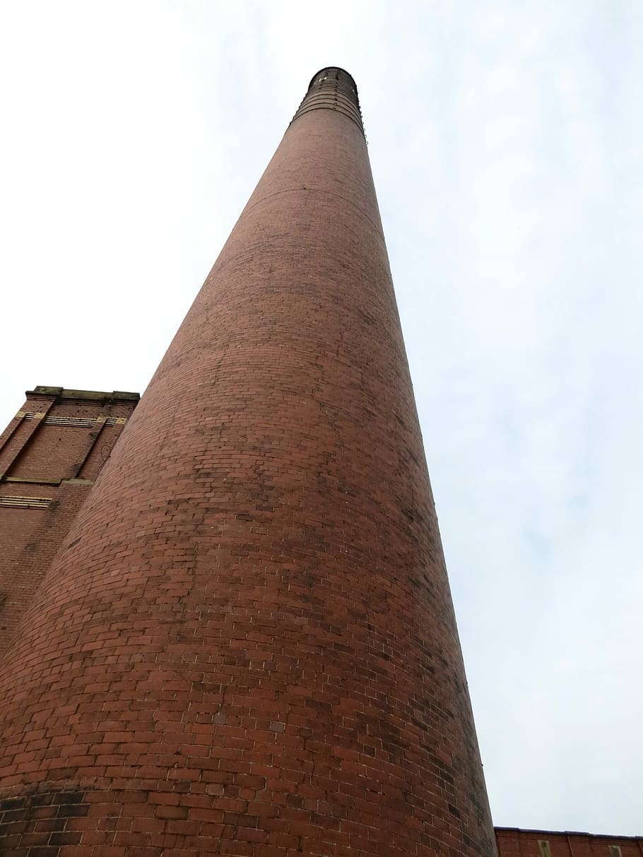 fabbrica, camino, industria, Torre, industriale, costruzione, produzione, ciminiera, storia, architettura, il passato, struttura costruita, destinazioni di viaggio, antico, Inquadratura dal basso, cielo, nessuno, esterno dell'edificio, giorno, natura, nuvola - cielo, all'aperto, alto - alto, mattone, fumaiolo, arte e artigianato, viaggio, antica civiltà, inquinamento, 4K