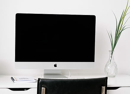 Innenministerium, imac, Weiß, hölzern, Tabelle, Glasvase, Apfel, Computer, Monitor, Bildschirm, modern, drinnen, Technologie, keine Leute, Pflanze, Wohngebäude, Möbel, Natur, kopieren sie platz, gemütlich, Vase, Eleganz, weiße Farbe, Sitz, Einfachheit, Wohnraum, Luxus, Kaffetisch, Flachbildschirm, 5K, CC0, gemeinfrei, lizenzfrei
