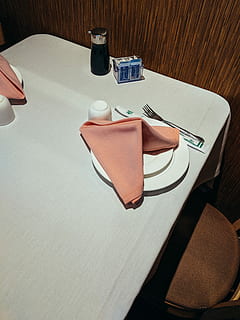 oranžinė, stalo servetėlės, plokštė, ruda, balta, lentelė, servetėlės, šakutė, restoranas, stalviršis, druska, pipirų, kinų, chinatown, chopstick, maisto, pasiimti, Maistas ir gėrimai, natiurmortas, gerti, buitinė įranga, aukšto kampo vaizdas, patalpose, stiklas, nėra žmonių, puodelis, geriamojo stiklo, verslą, gaivinimas, valgyti indą, virtuvės įrankis, kavos puodelis, nebuvimas, nustatymas, stalo peilis, indai, dėkle, 4K, CC0, Viešasis domenas, nemokamai