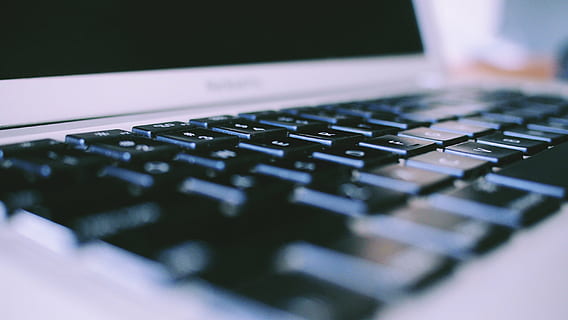 Macbook Pro, fermer, photo, macbook, air, clavier, portable, ordinateur, La technologie, Pomme, affaires, Technologie sans fil, lien, la communication, clavier d'ordinateur, l'Internet, mise au point sélective, équipement informatique, à l'intérieur, personne, partie informatique, équipement, contrôle, dispositif d'information portable, objet unique, clé d'ordinateur, crime d'ordinateur, équipement électrique, 2K, CC0, domaine public, libre de droits