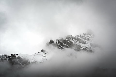teratas, melihat, gunung Alpen, gunung, dataran tinggi, awan, langit, puncak, punggung bukit, pemandangan, alam, lembah, kabut, salju, musim dingin, puncak gunung, di luar rumah, scenics - alam, ketenangan, keindahan di alam, adegan yang tenang, awan - langit, lingkungan Hidup, suhu dingin, pohon, tidak ada orang, tanah, batu, menanam, pegunungan, pohon jenis konifera, pohon pinus, 5K