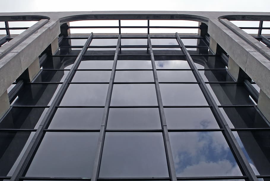 baix, foto d'angle, gris, edifici, resum, comptable, arquitectura, fons, blau, brillant, negocis, calma, centre, ciutat, clar, núvol, comunicacions, concepte, corporatiu, disseny, centre de la ciutat, somni, propietat, Finances, pis, frontal, futurista, vidre, creixement, de gran alçada, advocat, legal, modern, diners, al matí, oficina, obert, a l'aire lliure, brilli, cel, gratacels, estiu, assolellat, sol, textura, torre, amunt, cap amunt, urbà, finestra, treballar, estructura construïda, vidre - material, exterior de l'edifici, vista d’angle baix, reflexió, cap gent, patró, dia, naturalesa, núvol - cel, exterior d’edifici d’oficines, barana, marc de finestra, directament a sota, 2K