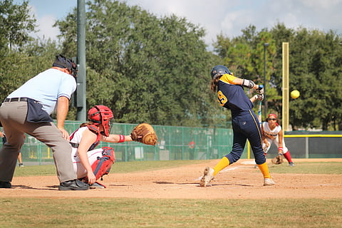softball, Catcher, giocatore, squadra, gioco, pipistrello, concorrenza, sport, campo, batting, palla, giocare, guanti, maschera, casco, guantone, arbitro, uniforme, giocando, gruppo di persone, persone, attività di svago, baseball - sport, lunghezza intera, persone reali, uomini, stili di vita, giorno, maschi, albero, pianta, bambino, campo da gioco, abbigliamento sportivo, movimento, atleta, all'aperto, sforzo, 4K, CC0, dominio pubblico, privo di copyright