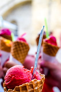 selectiu, focus, gelats, gel, corneta, postres, quiosc, estiu, sorbet, cometa, sol, glacera, gelat, delícies, classificació, aigua, platja, diversió, menjar, set, beure, actualització, menjar i beguda, enfocament selectiu, menjar dolç, centrar-se en primer pla, a l'aire lliure, dolç, frescor, menjar poc saludable, indulgència, temptació, primer pla, llest per menjar, fruita, producte diari, aliments congelats, congelat, natura morta, dia, 5K, CC0, domini públic, lliure de regalies