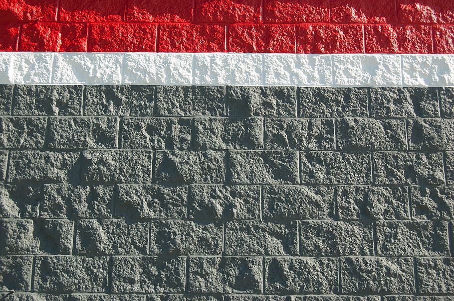 bemalte Blockwand, Textur, Hintergrund, Wand, Block, Oberfläche, Mauerwerk, Gebäude, Schatten, Kontrast, texturiert, Hintergründe, Vollbild, Nahansicht, rot, Muster, keine Leute, Textil-, Tag, draußen, Wandbau - Funktion, gebaute Struktur, die Architektur, Gebäudehülle, Sonnenlicht, Zeichen, Steinwand, Kommunikation, Natur, Wiederholung, Beton, 2K