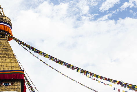 stupa, bandiera, bandiere di preghiera, buddismo, religione, tempio, buddista, cielo, bodnath stupa, Kathmandu, cultura tibetana, Tibet, Nepal, Asia, tempio - edificio, spiritualità, swayambhunath, monastero, gompa, Budda, cultura nepalese, bandiera di preghiera, pagoda, culture, Himalaya, santuario, architettura, nuvola - cielo, struttura costruita, Inquadratura dal basso, credenza, giorno, esterno dell'edificio, natura, luogo di culto, multicolore, nessuno, destinazioni di viaggio, all'aperto, sospeso, 4K, CC0, dominio pubblico, privo di copyright