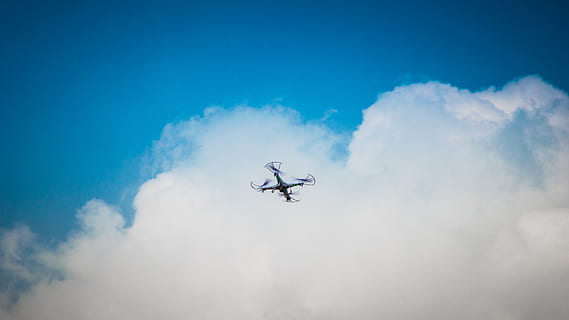 trubec, inovace, technologie, mrak - nebe, létající, nebe, přeprava, střední vzduch, nízký úhel pohledu, leteckého vozidla, Příroda, modrý, letoun, způsob dopravy, den, na cestách, pohyb, venku, nikdo, cestovat, kopie prostor, letecké show, kouř - fyzikální struktura, letecká akrobacie, 5K, CC0, veřejná doména, bez autorských práv