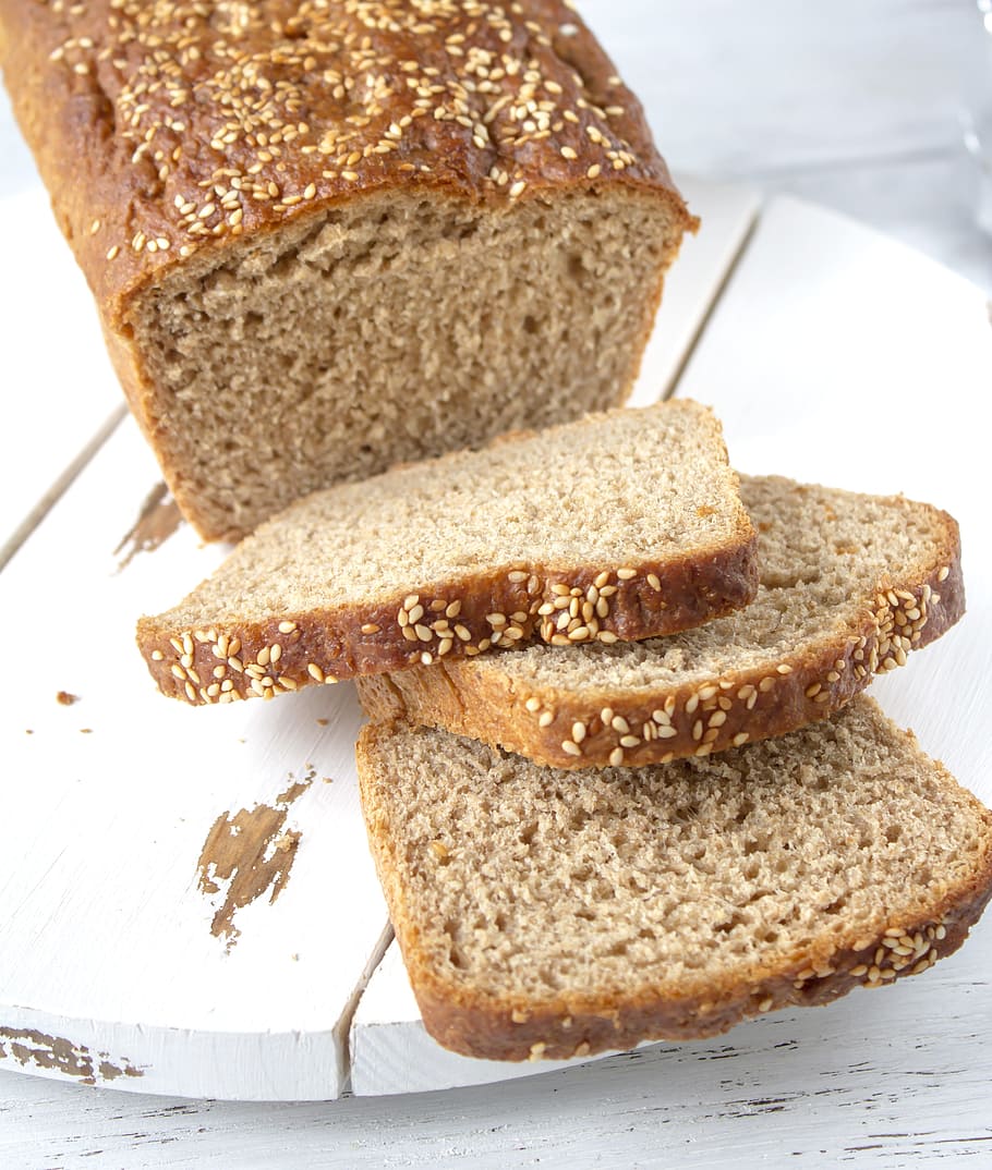 pa, cocció, menjar, esmorzar, casa, muffin, deliciós, nutrició, pastes, enfornar, dinar, cuina, gust, marró, forn, granera de pa, llaminadures, pa de blat, farina, pa casolà, saborós, fresc, tall, llesca de pa, frescor, menjar i beguda, tir de l'estudi, blat sencer, cap gent, alimentació saludable, primer pla, al forn, casolà, fleca, integral, a l'interior, natura morta, llest per menjar, taula, placa, indulgència, centrar-se en primer pla, menjar dolç, vista d’angle alt, temptació, pa marró, 4K