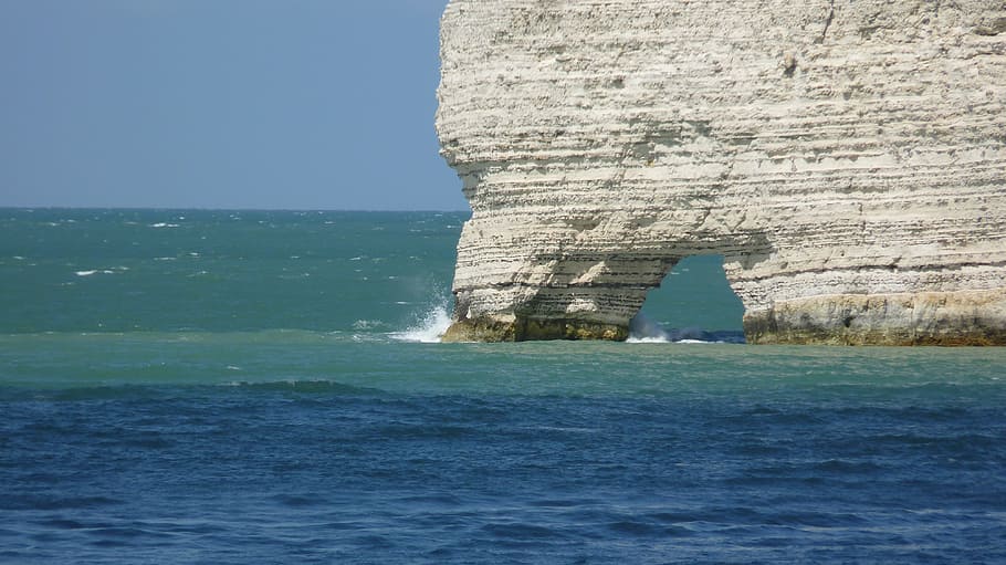 etretat, Normandie, Cliff, Klippen, felsentor, Meer, Wasser, Rock, Rock - Objekt, solide, Blau, keine Leute, Natur, Szenen - Natur, natürlicher Bogen, Land, Felsformation, Himmel, Tag, Schönheit in der Natur, Bogen, Ufergegend, Horizont über Wasser, Horizont, draußen, Gestein stapeln, erodiert, türkisfarben, 4K