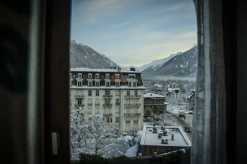 hora, okno, Pohled, chamonix, Francie, zimní, architektura, nebe, studená teplota, sníh, stavba, průhledný, Příroda, sklo - materiál, exteriér budovy, nikdo, den, voda, město, budova, mrak - nebe, venku, zasněžené hory, 4K, CC0, veřejná doména, bez autorských práv