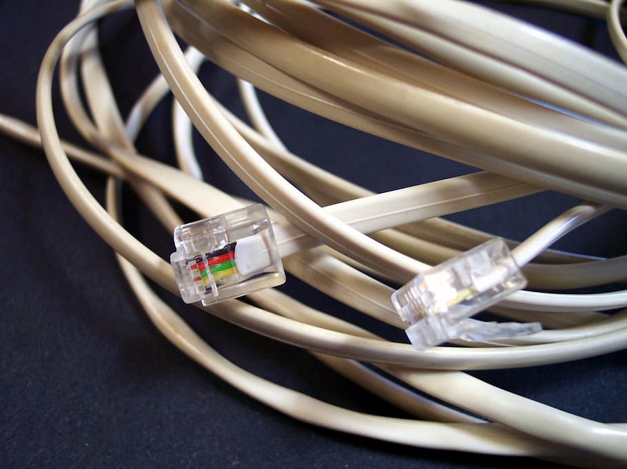 internet, kabel, computer, teknologi, forbindelse, computer kabel, netværksforbindelsestik, meddelelse, computer netværk, indendørs, elektricitet, tæt på, trådløs teknologi, udstyr, stilleben, ingen mennesker, bord, elektrisk udstyr, hører efter, musik, fokus på forgrunden, Strømforsyning, sammenfiltrede, 2K