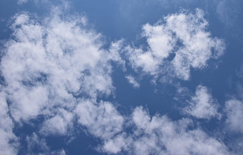 nuvole fantasiose, Cloudscape, skyscape, natura, nuvole, tempo metereologico, luminosa, fantasioso, cieli, cielo, nuvola - cielo, blu, bellezza nella natura, sfondi, Inquadratura dal basso, scenics - natura, Colore bianco, nessuno, la tranquillità, giorno, ambiente, all'aperto, atmosfera, scena tranquilla, fotogramma intero, vento, meteorologia, clima, morbidezza, 5K, CC0, dominio pubblico, privo di copyright